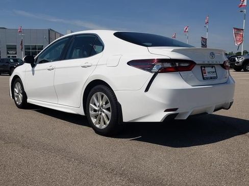 Used 2024 Toyota Camry SE FWD image 8