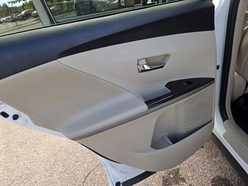 Used 2009 Toyota Venza image 18