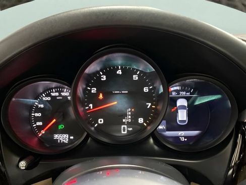 Used 2021 Porsche Macan AWD/4WD image 16