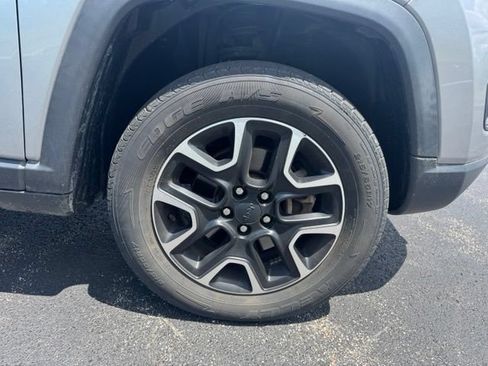 Used 2020 Jeep Compass Trailhawk AWD/4WD image 9