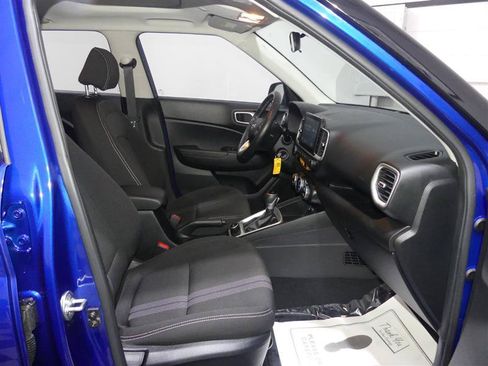 Used 2022 Hyundai Venue SEL FWD image 22