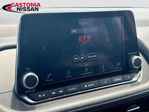 Used 2025 Nissan Rogue SV FWD image 18