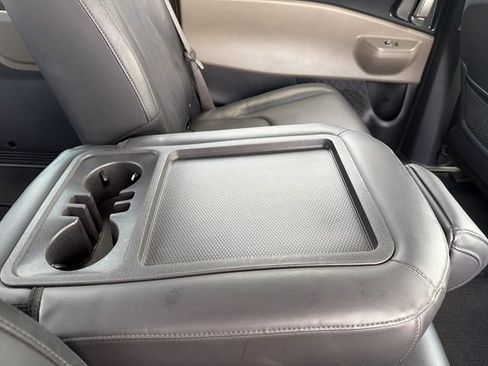 Used 2025 Kia Carnival FWD image 32