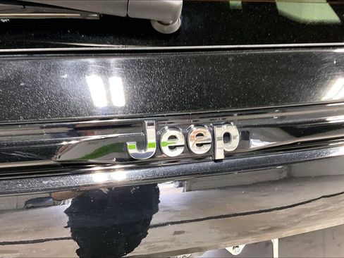 Used 2022 Jeep Grand Cherokee Overland w/ Adv Protech Group III AWD/4WD image 40