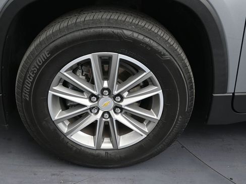 Used 2024 Chevrolet Traverse LT image 9