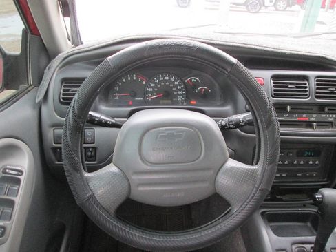 Used 2003 Chevrolet Tracker 4WD w/ Preferred Equipment Group image 16
