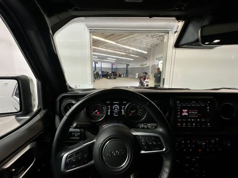 Used 2021 Jeep Wrangler Unlimited Sahara AWD/4WD image 21