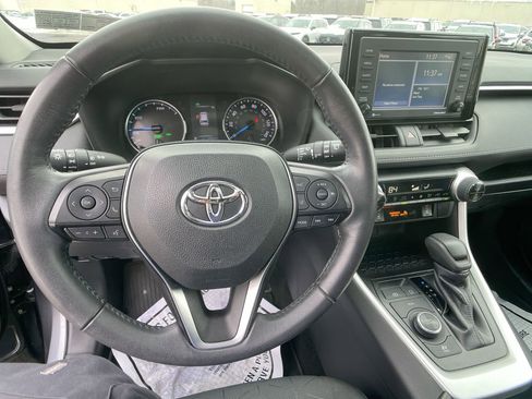 Used 2020 Toyota RAV4 XLE image 15