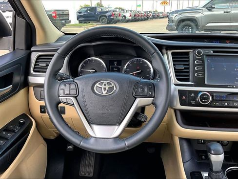 Used 2015 Toyota Highlander XLE image 5