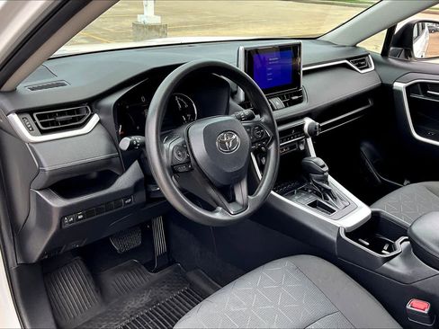 Used 2024 Toyota RAV4 XLE w/ Convenience Package image 18