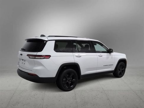 Certified 2024 Jeep Grand Cherokee L Altitude image 8