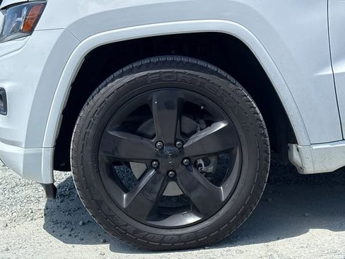 Used 2015 Jeep Grand Cherokee Altitude RWD image 12