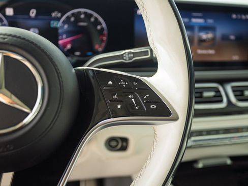 Used 2024 Mercedes-Benz Maybach GLS 600 4MATIC image 39