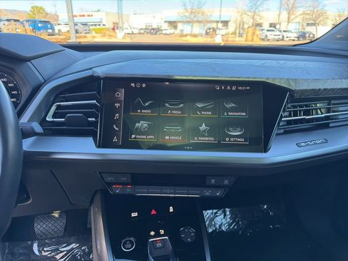 Used 2024 Audi Q4 e-tron Premium Plus image 17