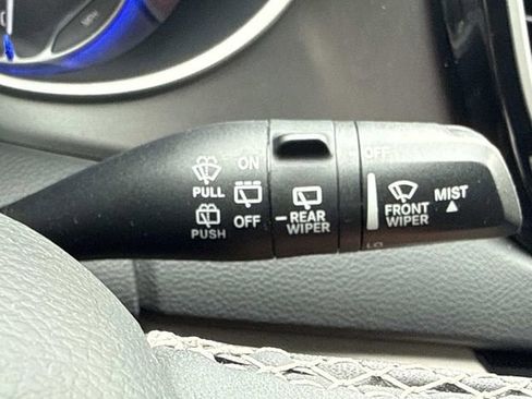 Used 2022 Chrysler Pacifica Touring-L FWD image 18