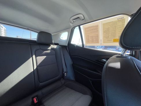 Used 2025 Chevrolet Trax LT w/ LT Convenience Package FWD image 38