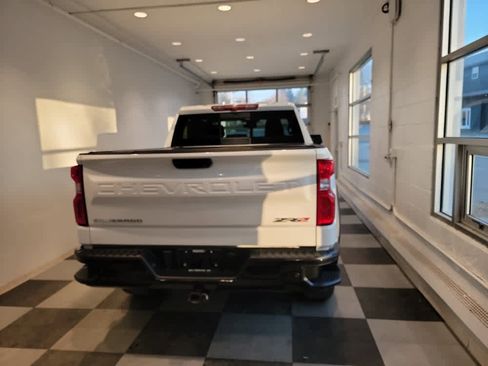 Used 2024 Chevrolet Silverado 1500 ZR2 image 4