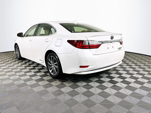Used 2016 Lexus ES 300h Hybrid w/ Navigation System Package image 5