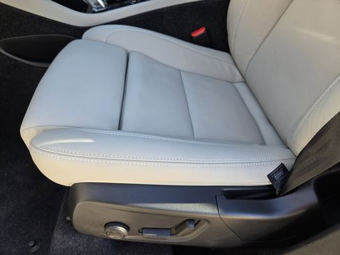 New 2025 Volvo XC40 B5 Ultra w/ Protection Package image 36