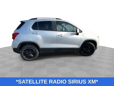 Used 2022 Chevrolet Trax LT w/ LT Convenience Package image 10