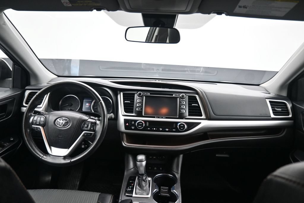 Used 2019 Toyota Highlander Plus AWD/4WD image 48
