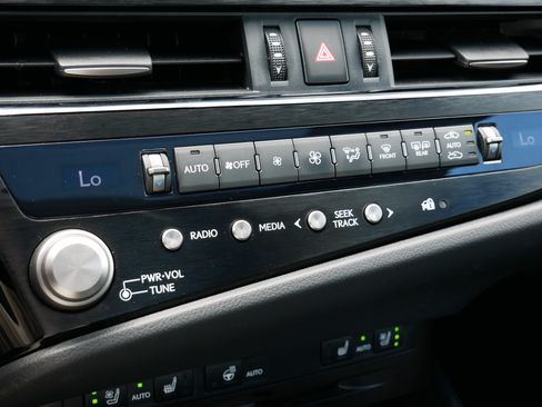 Used 2022 Lexus ES 300h F Sport w/ Accessory Package 2 FWD image 23