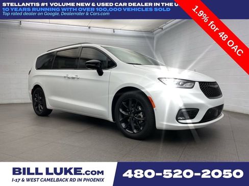 New 2026 Chrysler Pacifica Limited w/ Uconnect Theater Family Group FWD image 1