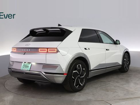 Used 2024 Hyundai Ioniq 5 Limited image 3