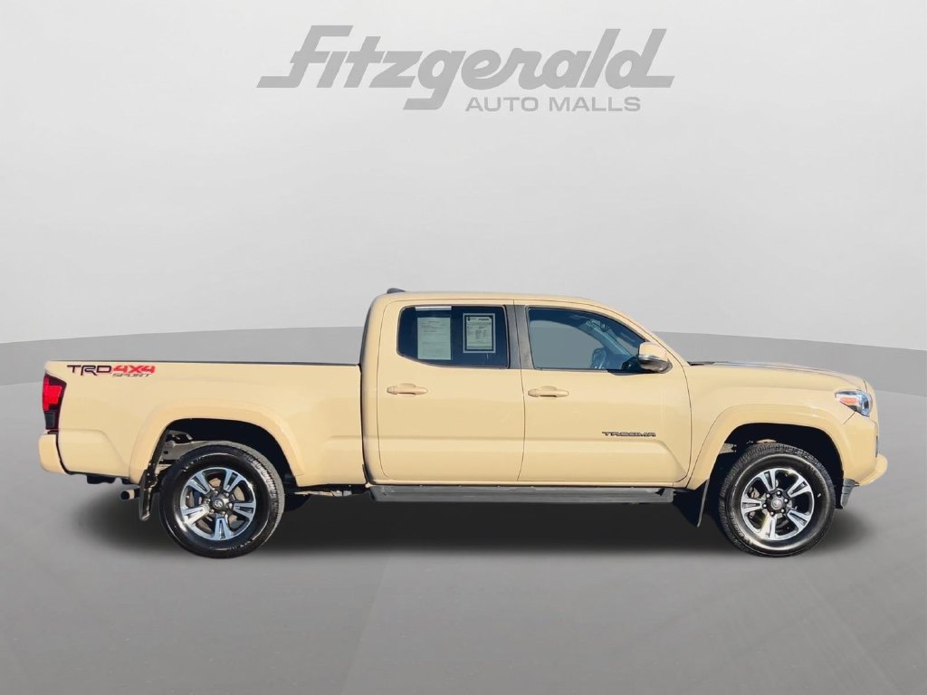 Used 2019 Toyota Tacoma TRD Sport AWD/4WD image 9