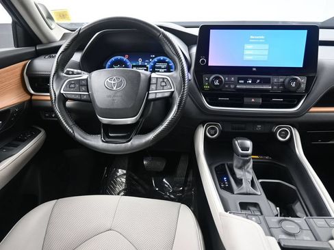 Certified 2024 Toyota Grand Highlander AWD image 19