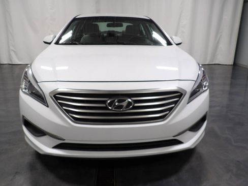 Used 2017 Hyundai Sonata SE image 2