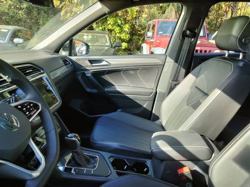 Used 2022 Volkswagen Tiguan SE R-Line image 7