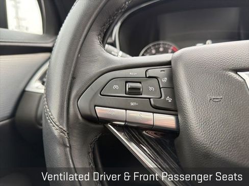 Used 2025 Cadillac XT6 Premium Luxury image 38