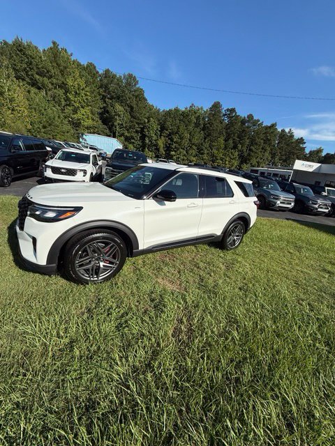 New 2026 Ford Explorer ST-Line w/ ST-Line Street Pack RWD image 8
