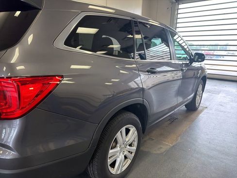 Used 2017 Honda Pilot LX image 6