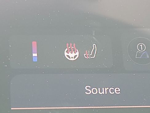 Used 2024 Jeep Compass Latitude w/ Sun and Sound Group image 15