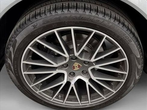 Used 2020 Porsche Cayenne AWD/4WD image 9
