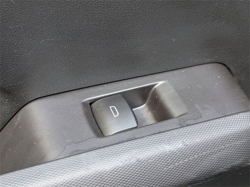 Used 2023 Chevrolet Colorado LT w/ LT Convenience Package II image 25