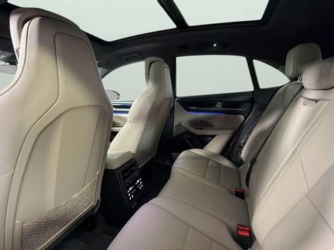 Used 2025 Porsche Macan Electric w/ Premium Package RWD image 29