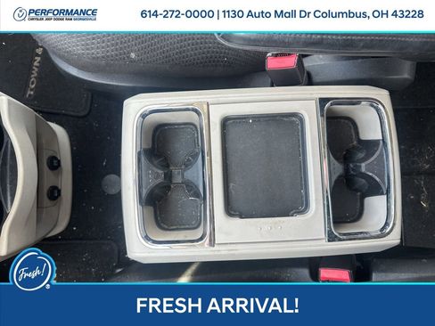 Used 2012 Chrysler Town & Country Touring w/ Entertainment Group #1 FWD image 18
