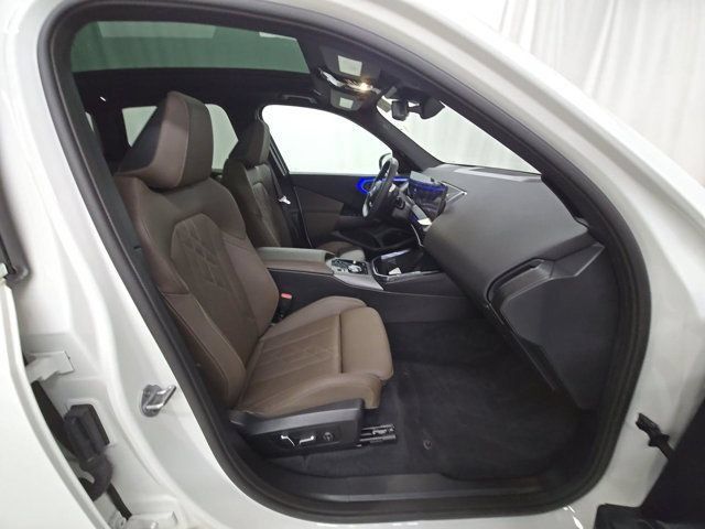 Used 2025 BMW X3 xDrive30i w/ Convenience Package AWD/4WD image 4