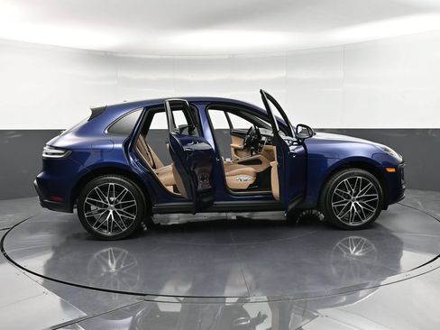 Certified 2026 Porsche Macan AWD/4WD image 36