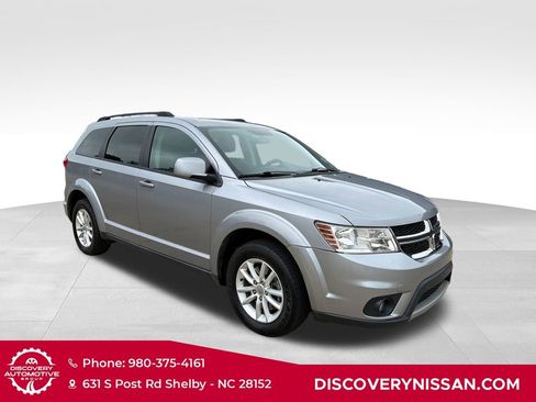 Used 2016 Dodge Journey SXT w/ Comfort/Convenience Group FWD image 4