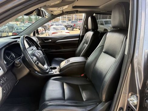 Used 2018 Toyota Highlander XLE FWD image 27