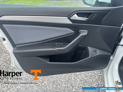 Used 2025 Volkswagen Jetta SE w/ Sunroof Package FWD image 19