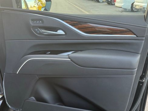 Used 2024 Cadillac Escalade ESV Premium Luxury image 15