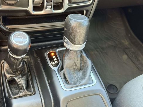 Used 2023 Jeep Gladiator Willys image 8