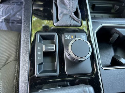 Used 2025 Toyota Tundra SR5 AWD/4WD image 19