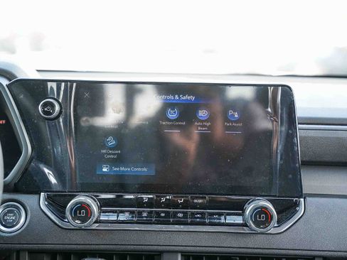 Used 2025 Chevrolet Colorado Trail Boss image 16