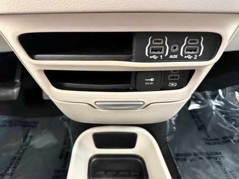 Used 2022 Chrysler Pacifica Touring-L FWD image 38